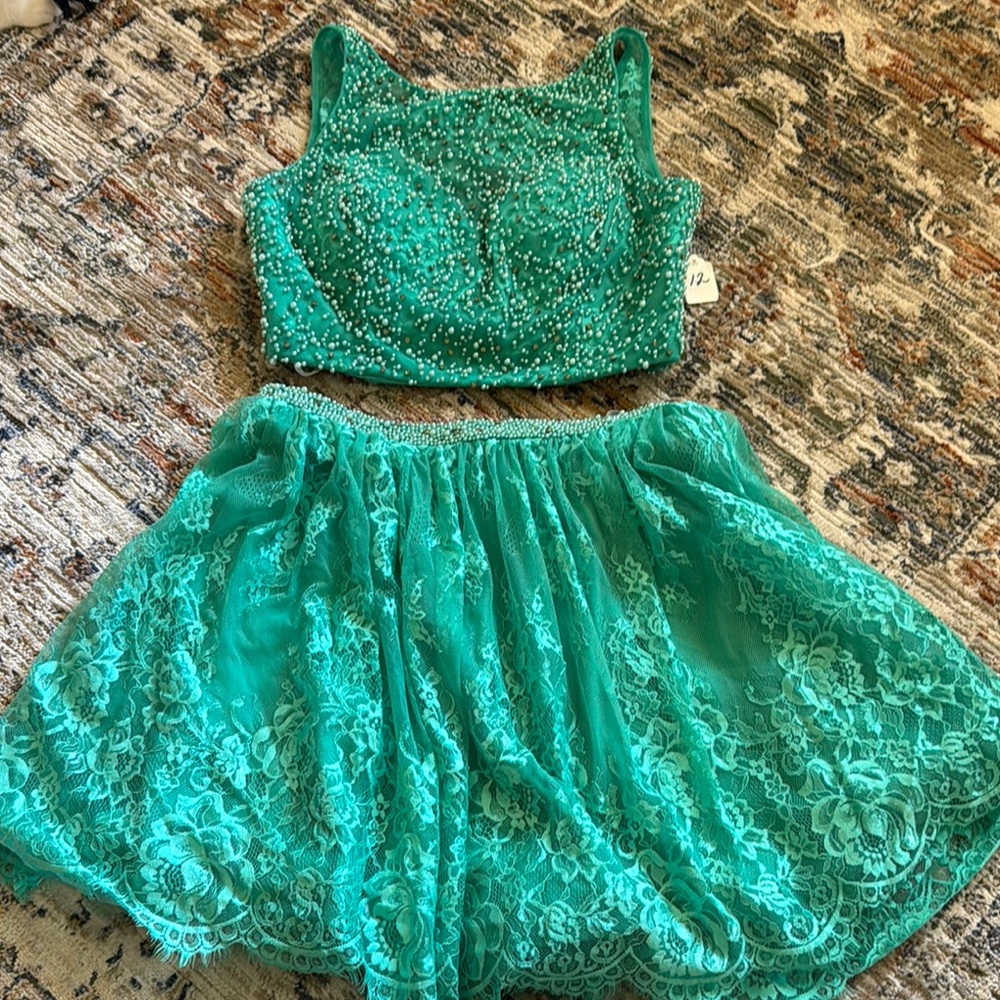 Elegant Green Lace 2pc Skirt Set